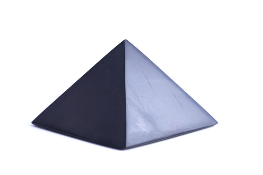 šungitová pyramída 11x11